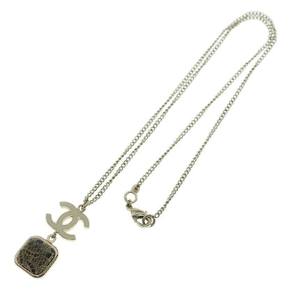 Chanel CC Logo Necklace Gold Plated White — view 2