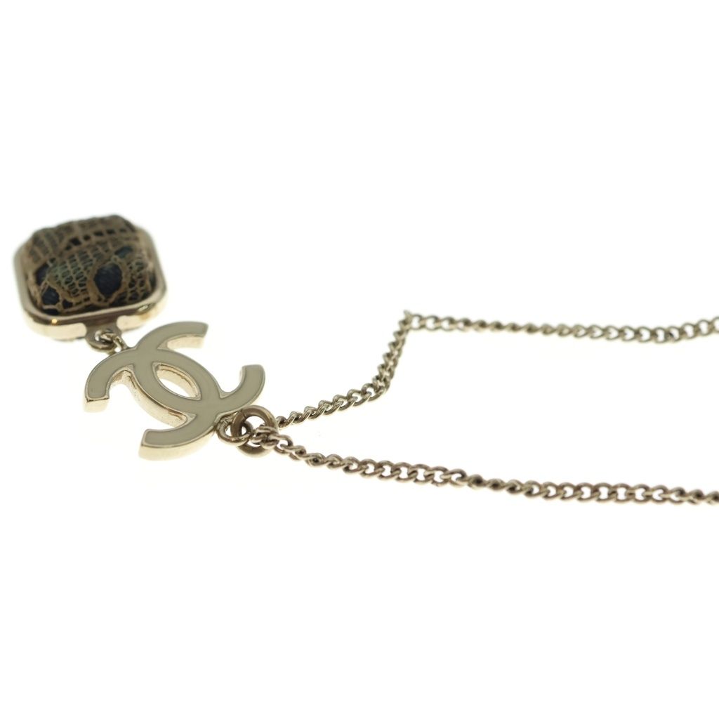 Chanel CC Logo Necklace Gold Plated White — view 6