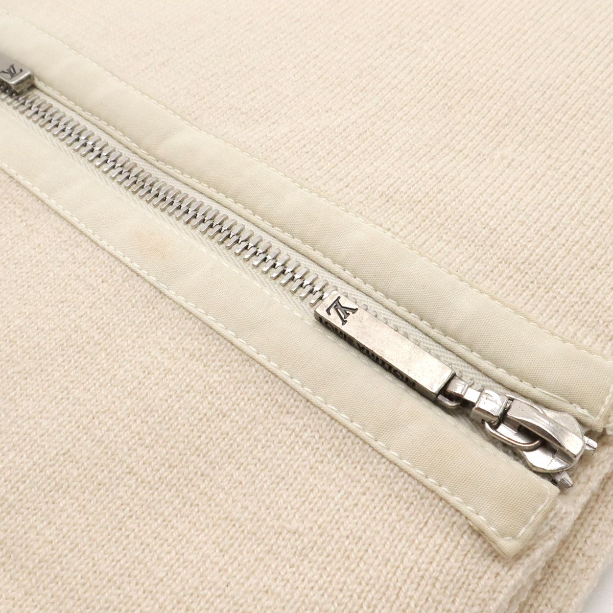 Louis Vuitton Scarf Zipper Pocket Cashmere Beige — view 7