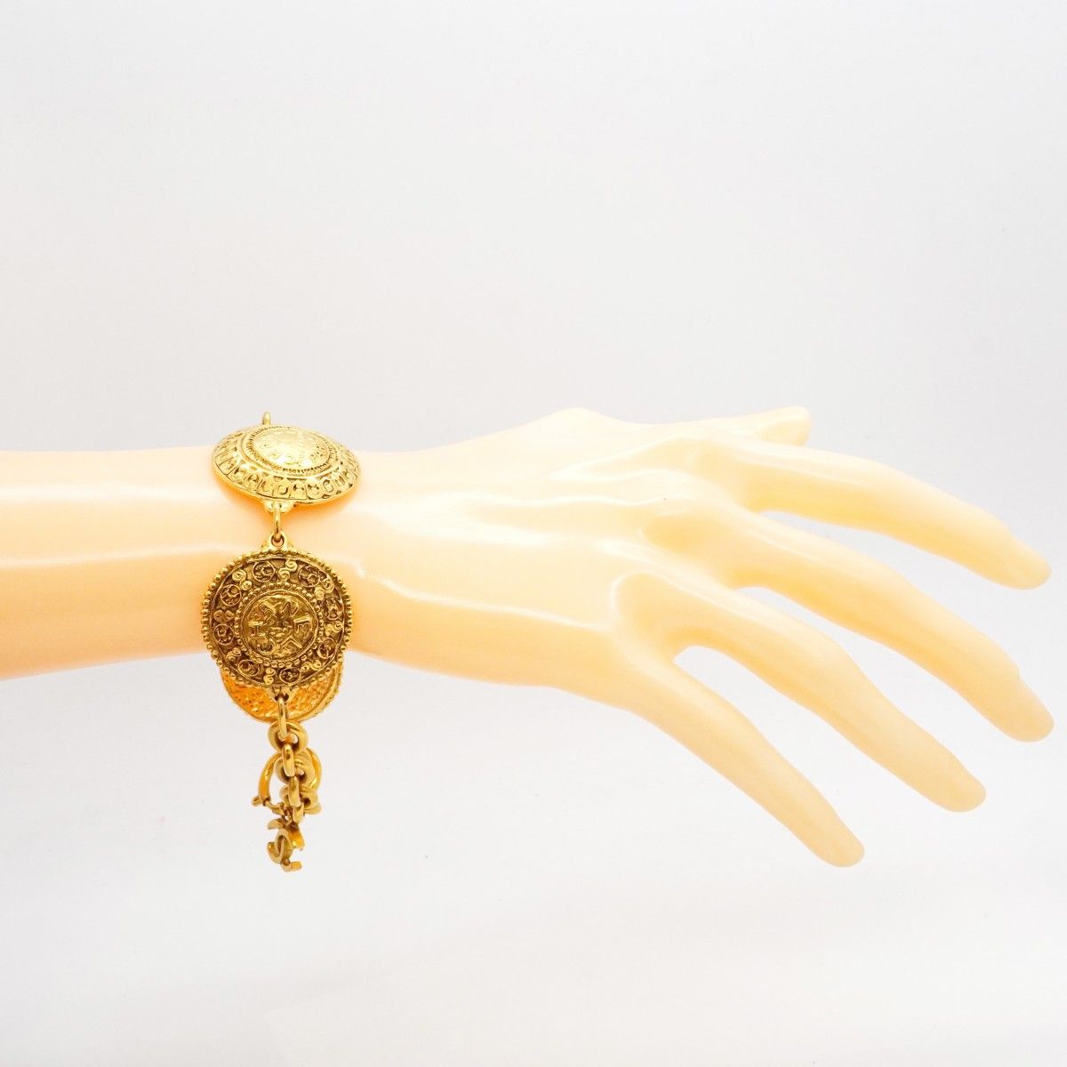 Chanel Bracelet Vintage CC Logo Cambon Gold Plated — view 6