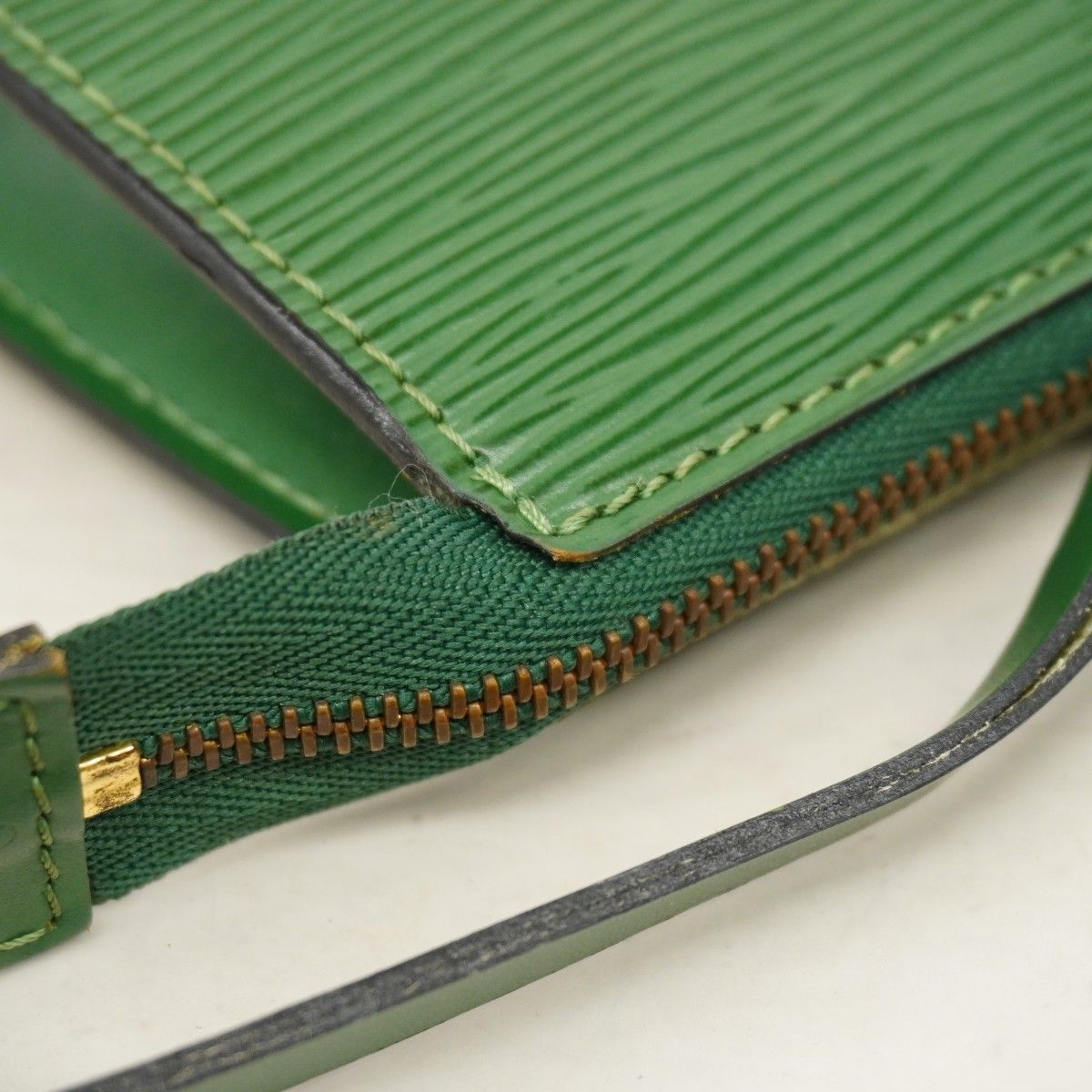 Louis Vuitton Pouch Epi Pochette Borneo Green — view 7