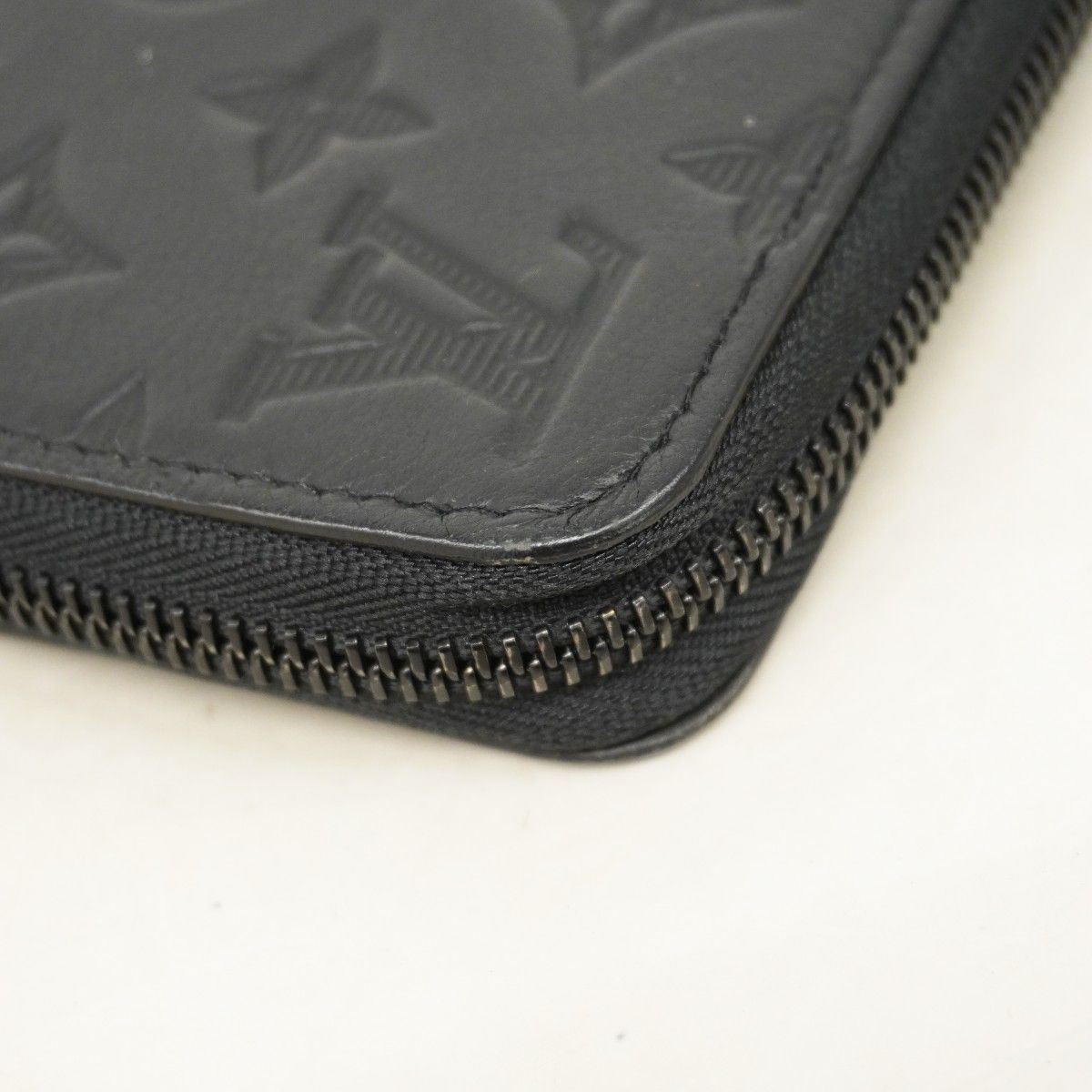 Louis Vuitton Wallet Monogram Shadow Zippy Horizontal Noir — view 6