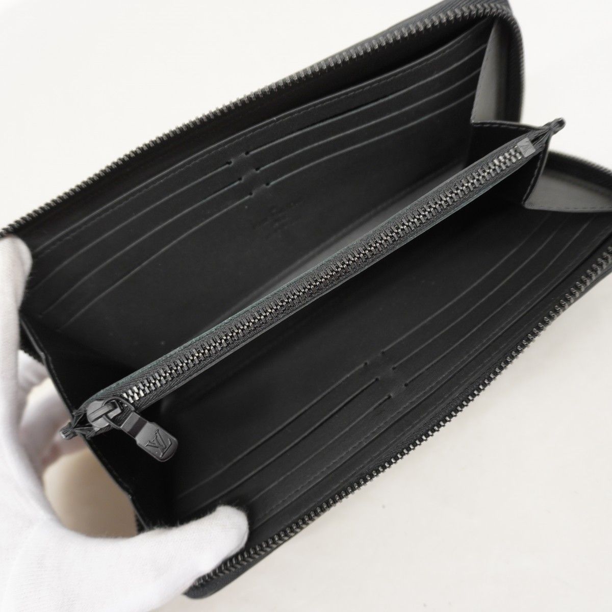 Louis Vuitton Wallet Monogram Shadow Zippy Horizontal Noir — view 3