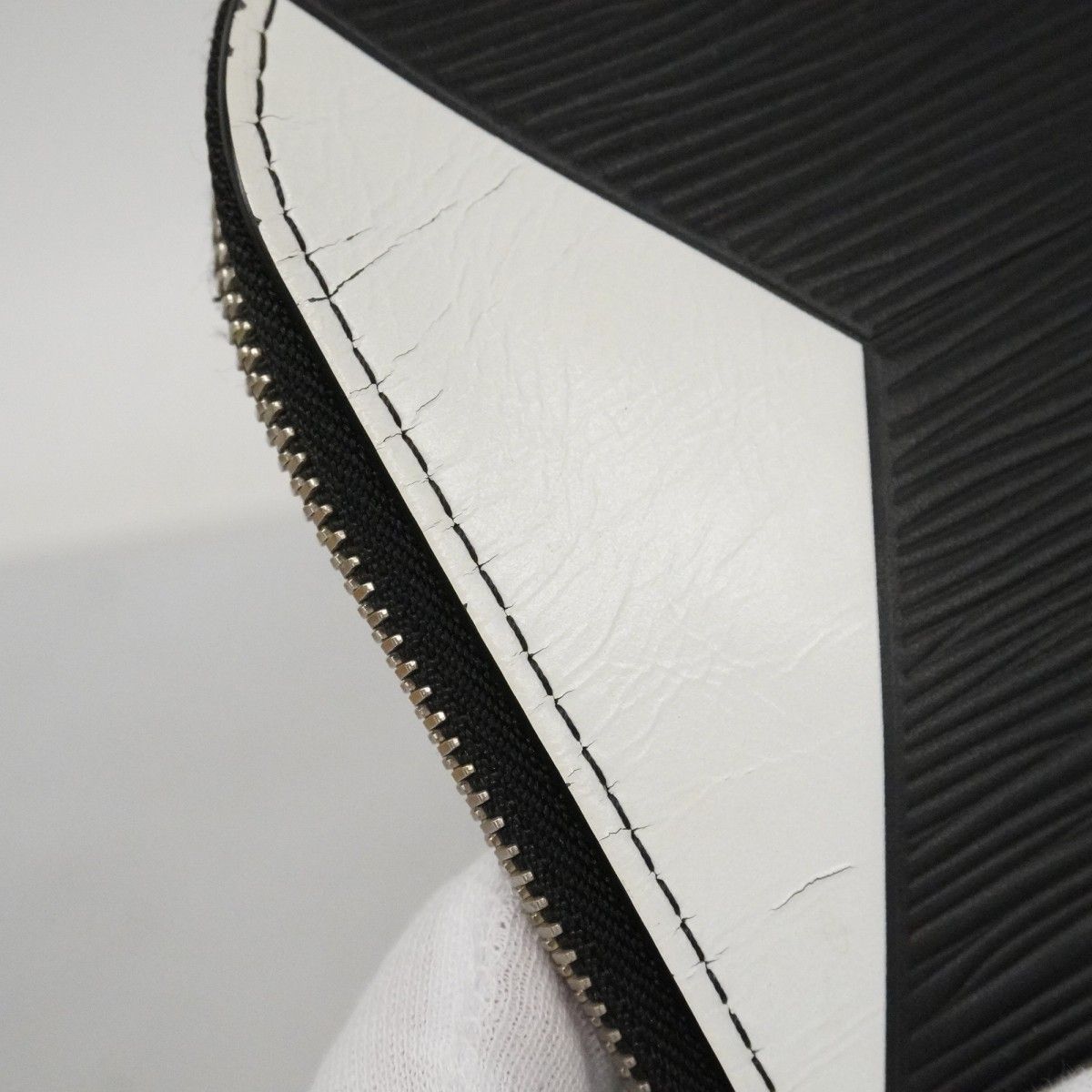 Louis Vuitton Clutch Epi Pochette Jour GM White Noir Fifa World — view 7