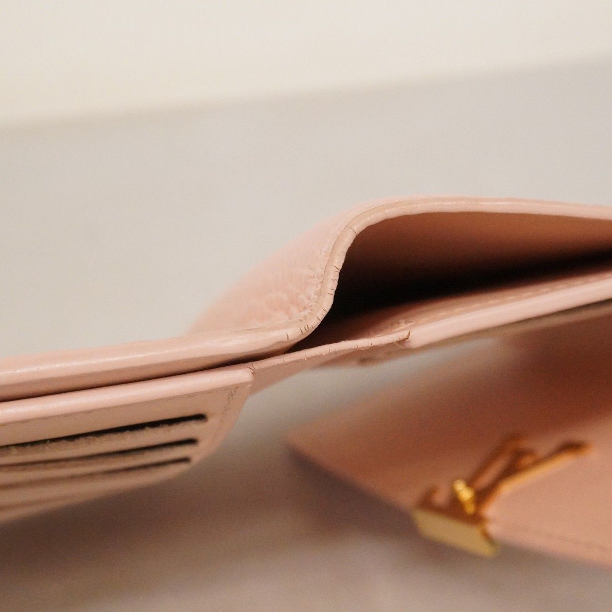 Louis Vuitton Trifold Wallet Taurillon Portefeuille Capucines Compact Rose — view 8