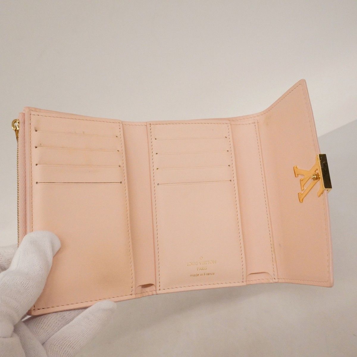 Louis Vuitton Trifold Wallet Taurillon Portefeuille Capucines Compact Rose — view 3