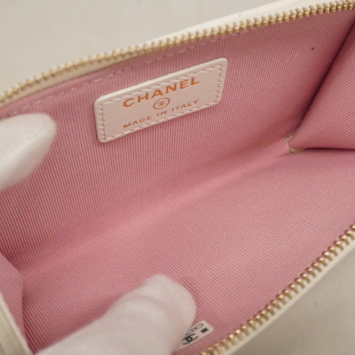 Chanel Coin Case Quilted Caviar Leather White Gold — view 3