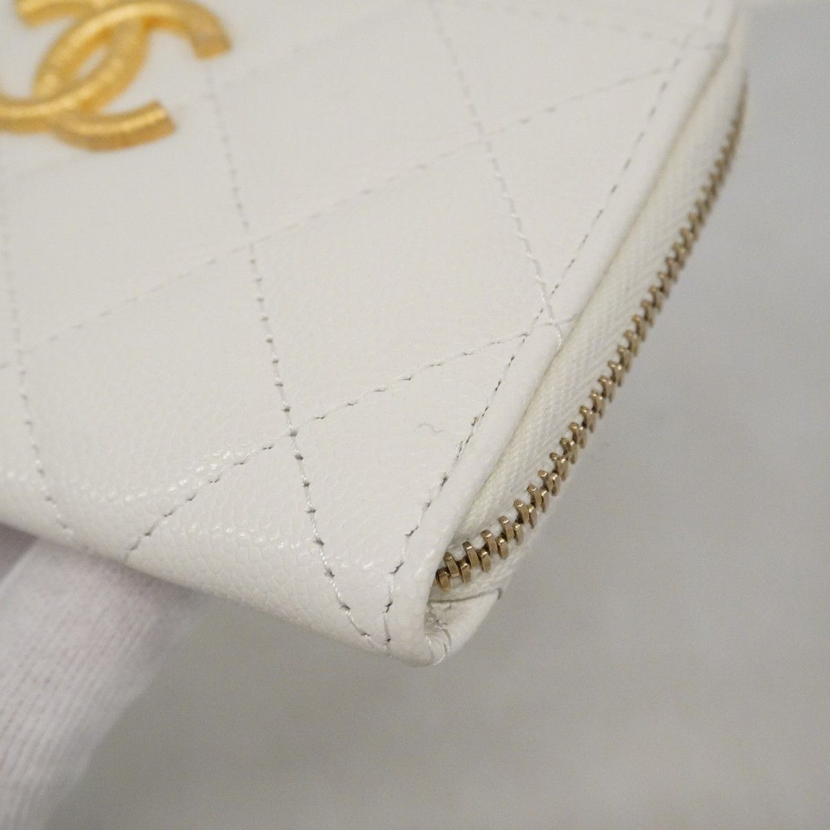 Chanel Coin Case Quilted Caviar Leather White Gold — view 6