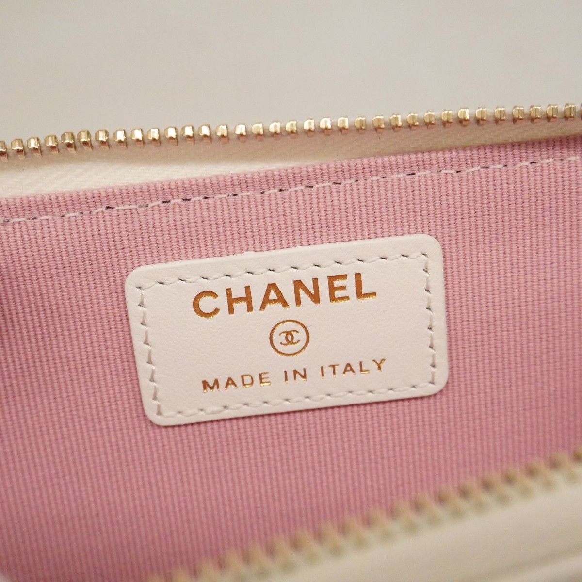 Chanel Coin Case Quilted Caviar Leather White Gold — view 4