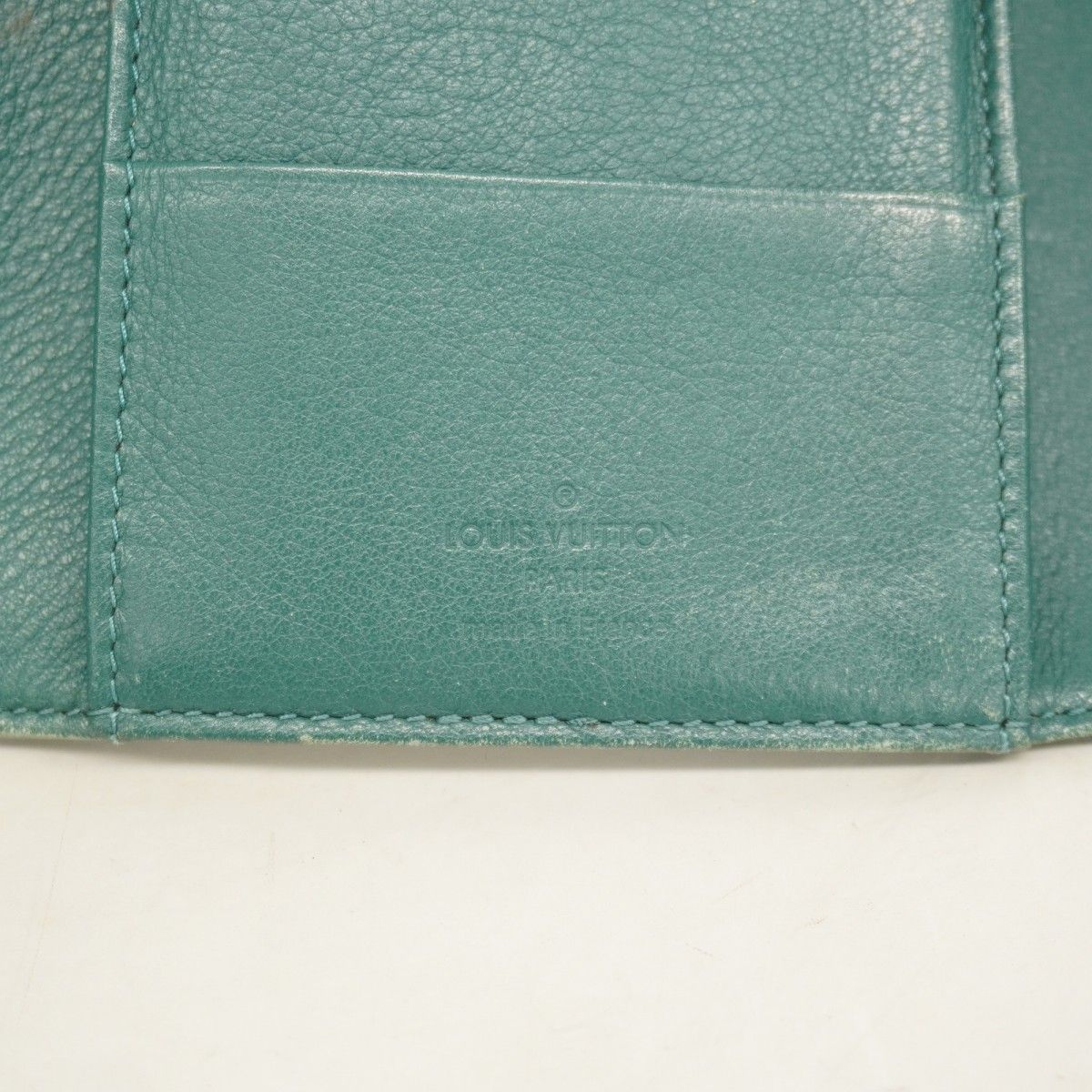 Louis Vuitton Trifold Wallet Mahina Portefeuille Amelia Ragon — view 5