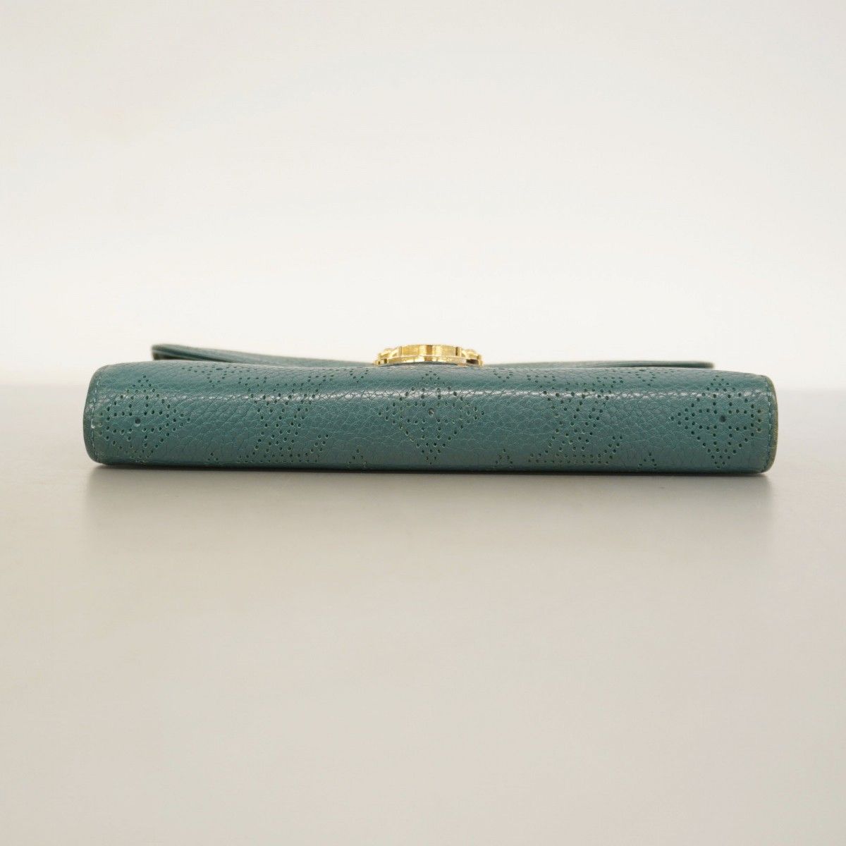 Louis Vuitton Trifold Wallet Mahina Portefeuille Amelia Ragon — view 3