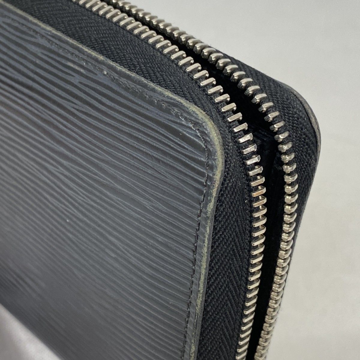 Louis Vuitton Wallet Epi Zippy Noir — view 5
