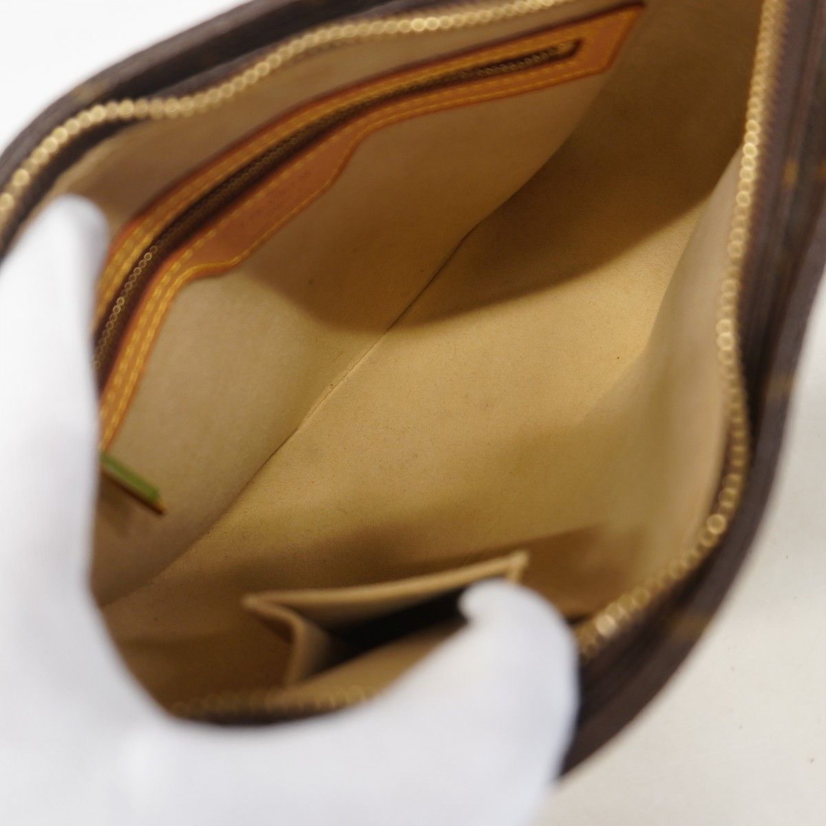 Louis Vuitton Shoulder Bag Monogram Looping Brown — view 4