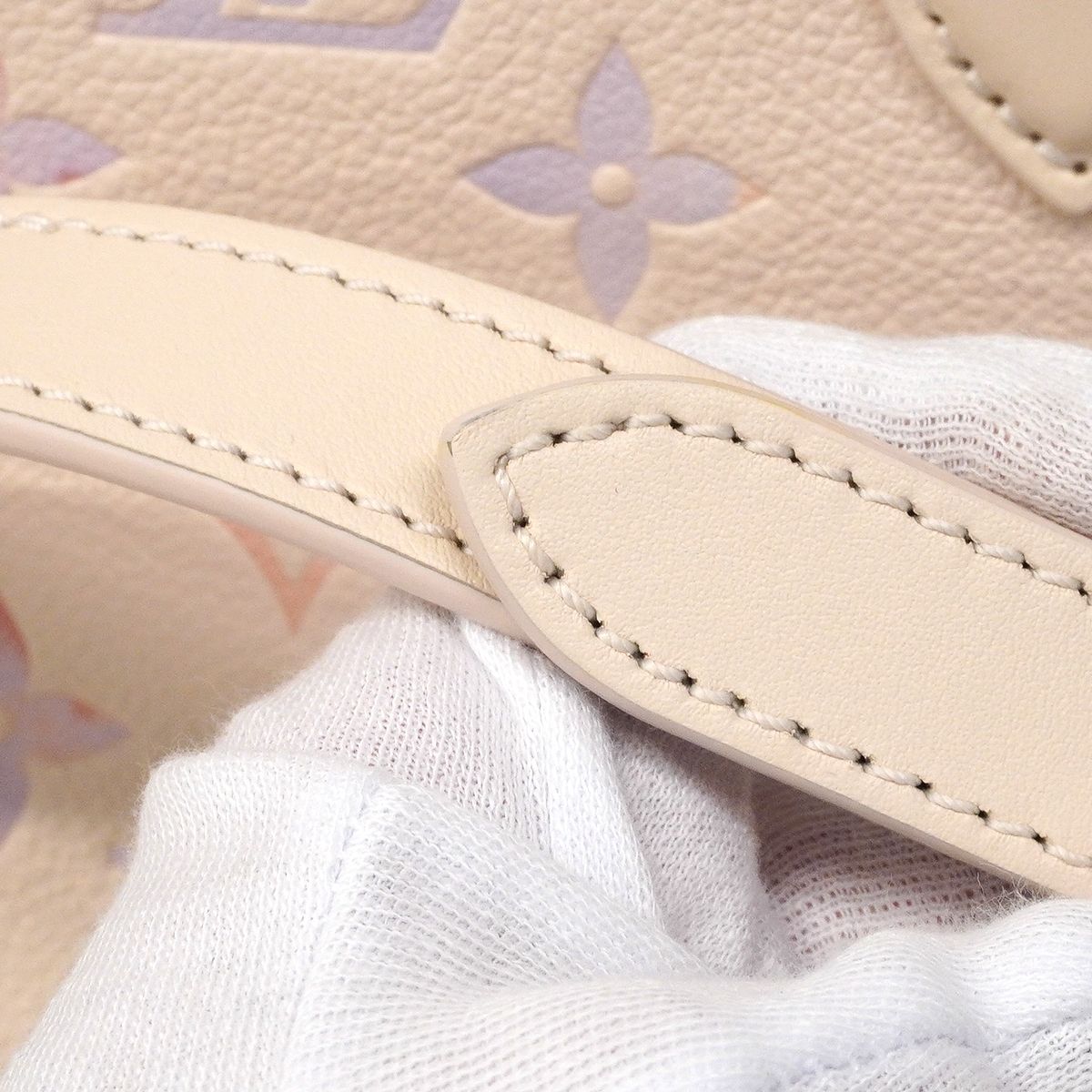Louis Vuitton Handbag Monogram Empreinte On The Go PM Dream Cream 2-Way — view 8