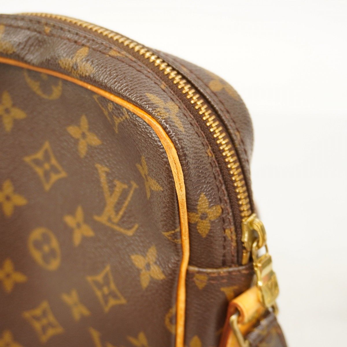 Louis Vuitton Shoulder Bag Monogram Amazon Brown — view 8