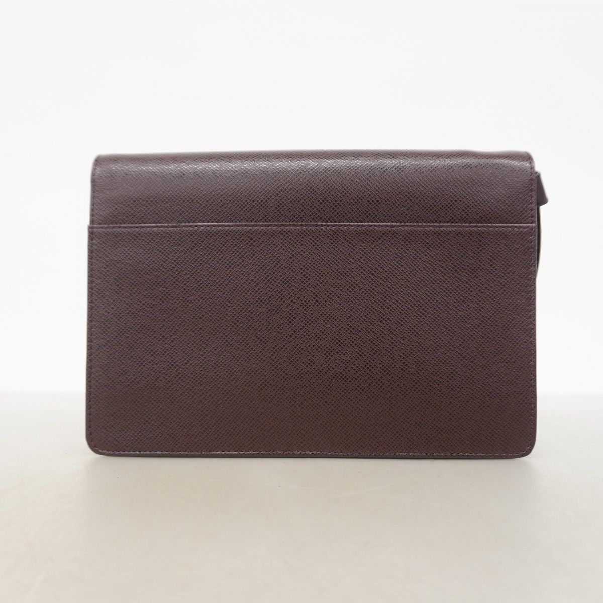 Louis Vuitton Clutch Taiga Selenga Acajou — view 9