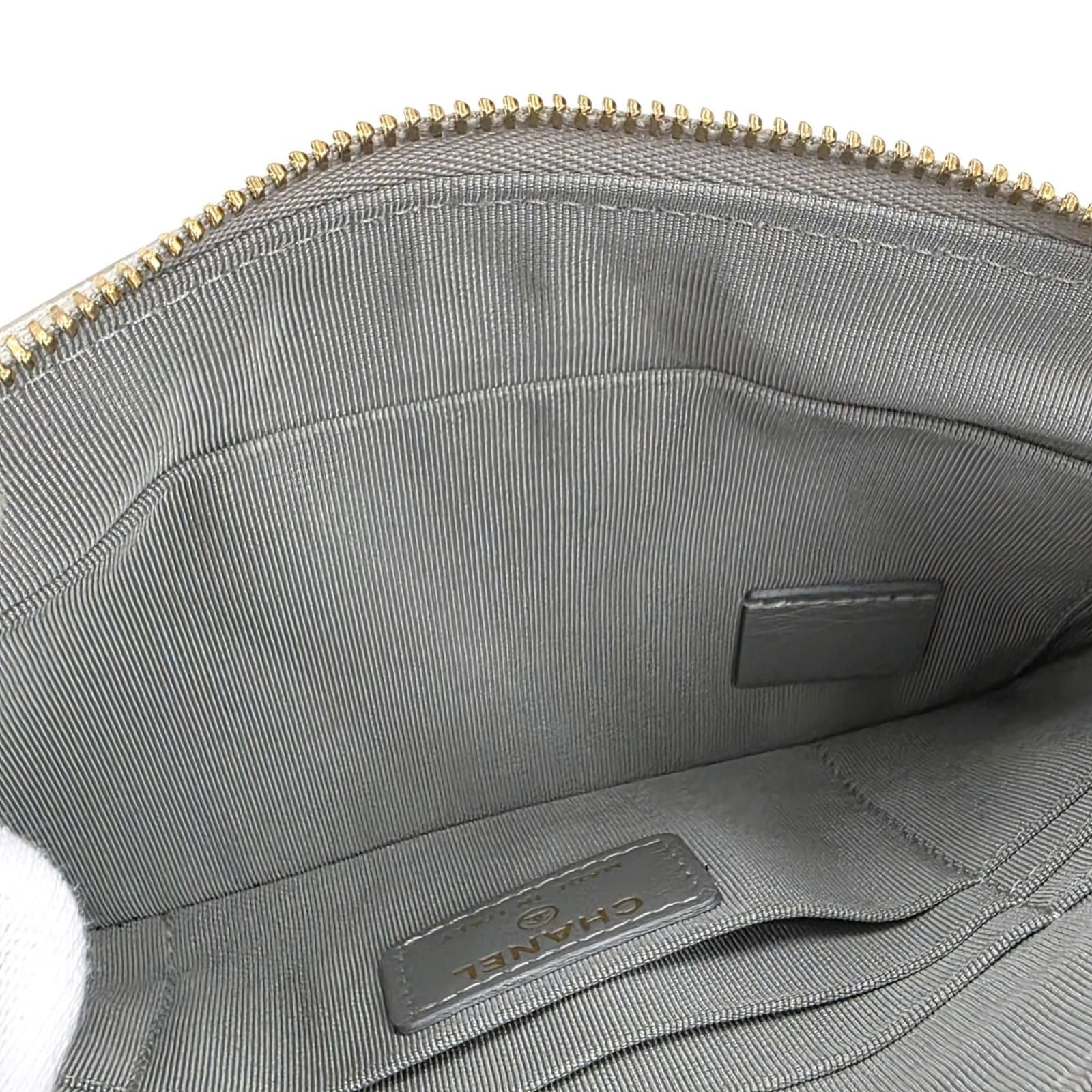 Chanel 19 Pouch — view 8