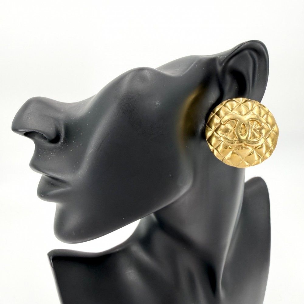 Chanel Earrings Quilted Round CC Logo Vintage 2 8 Gold — view 2