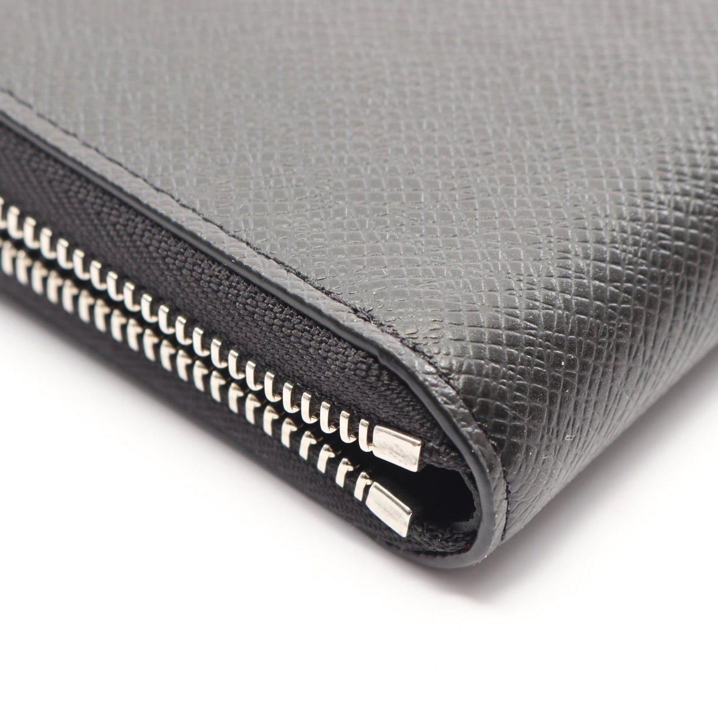 Louis Vuitton Round Wallet Zippy Horizontal Taiga Noir Leather — view 7