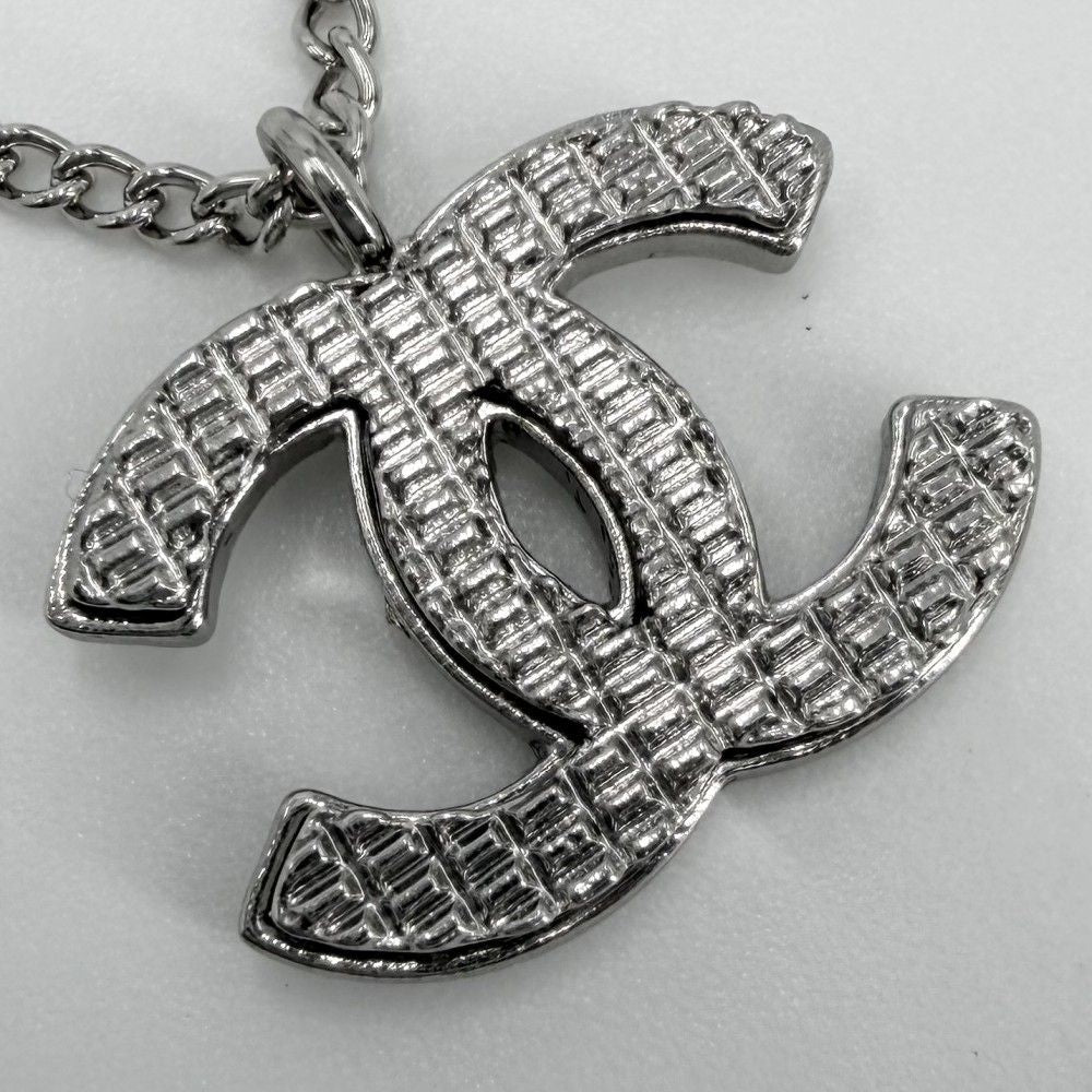 Chanel Necklace CC Logo Silver — view 6