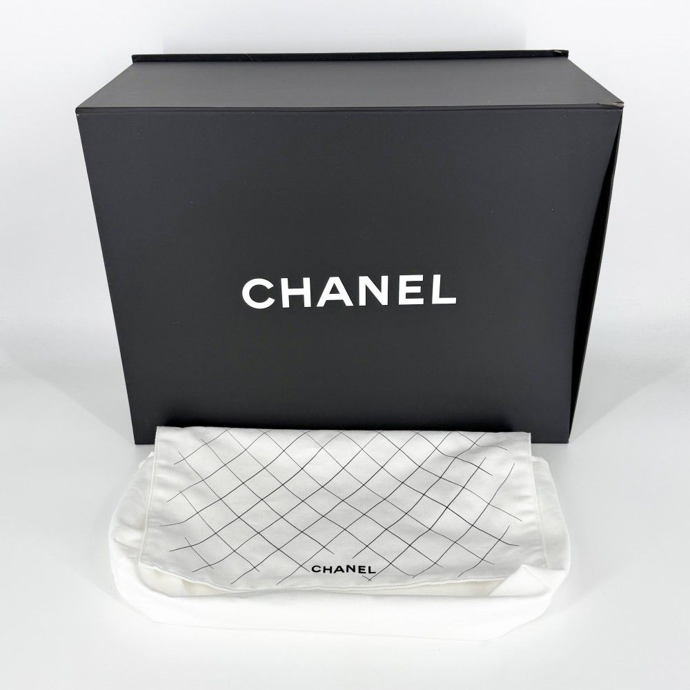 Chanel Shoulder Bag Quilted 30 CC Logo Turnlock Double Flap Bag Chain Caviar — view 8