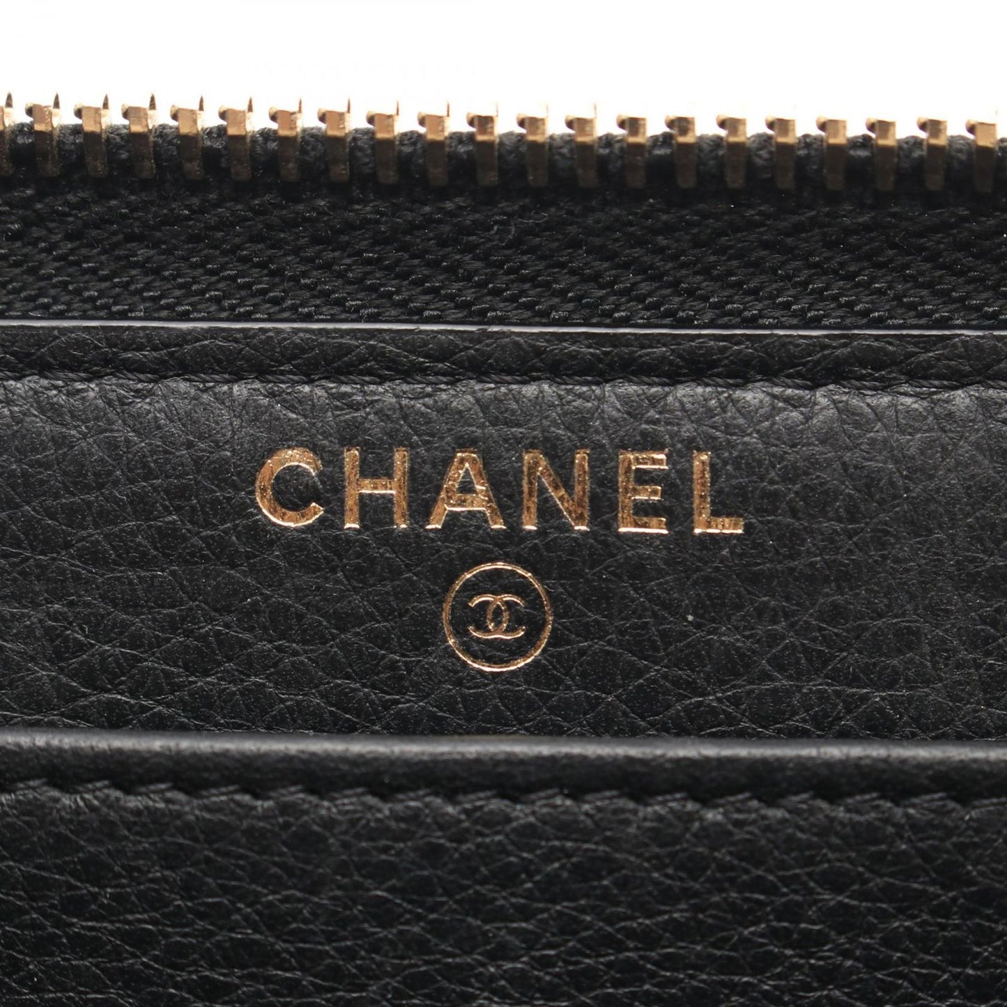 Chanel Round Wallet CC Logo Studs Black Leather — view 4