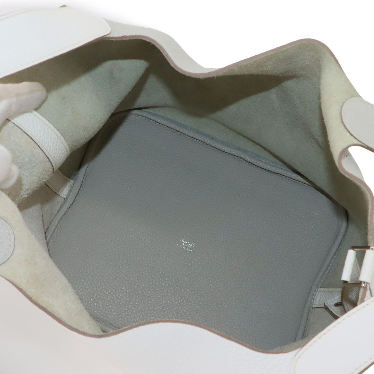 Hermes Picotin Lock Kazak 26 GM Hand Bag Taurillon Clemence Blanc Pearl Gray — view 6