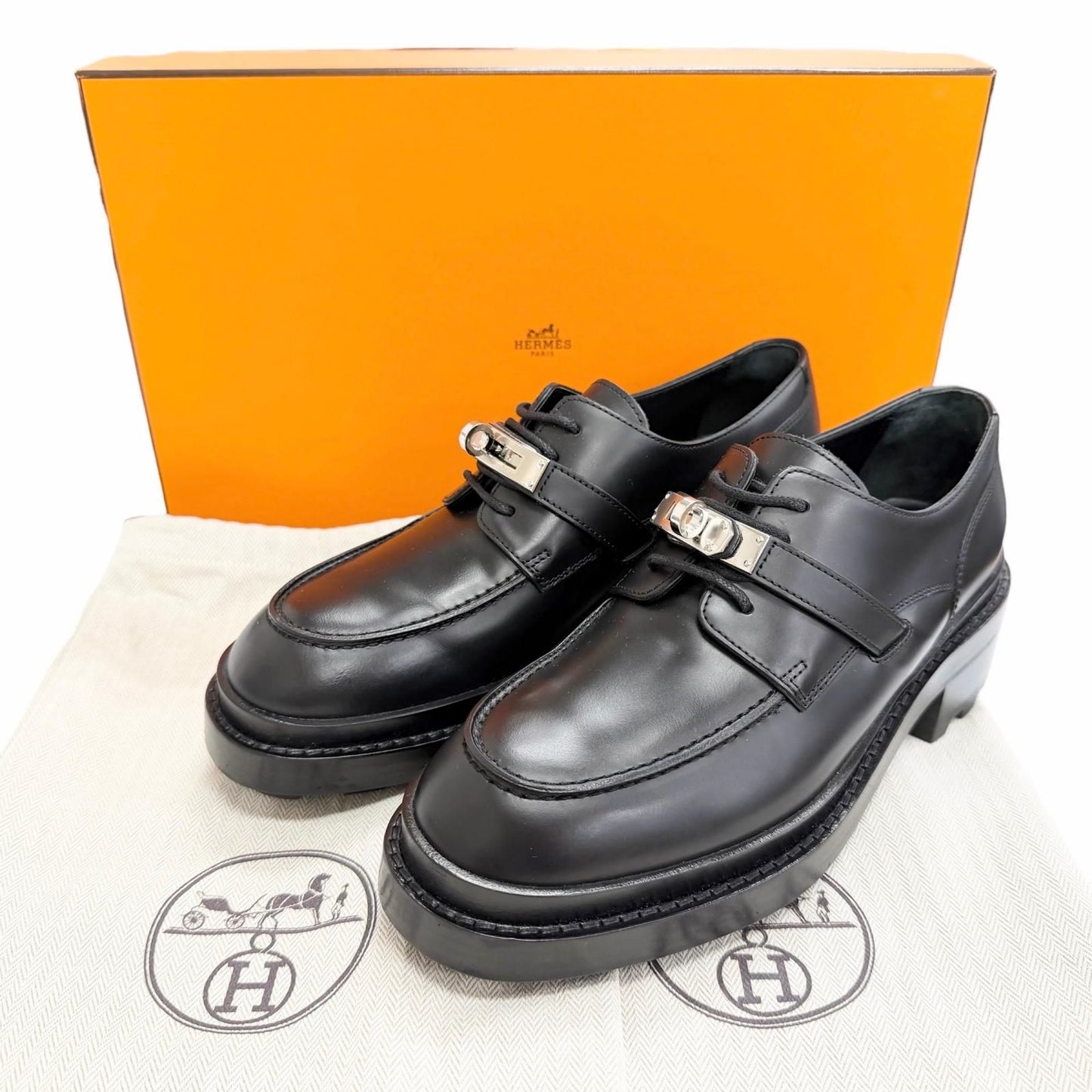 Hermes First Silver Kelly Buckle Derby Shoes Leather Loafers Black — view 2