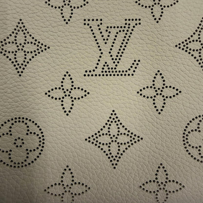 Louis Vuitton Zippy Wallet Mahina Leather Gare Monogram Zip Around — view 7