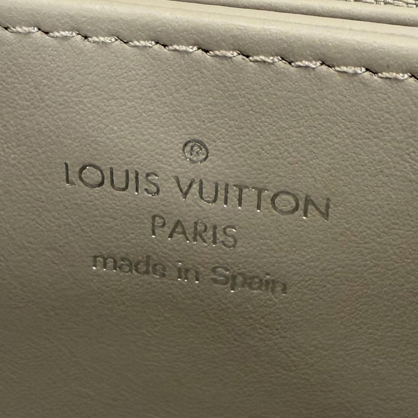 Louis Vuitton Zippy Wallet Mahina Leather Gare Monogram Zip Around — view 8