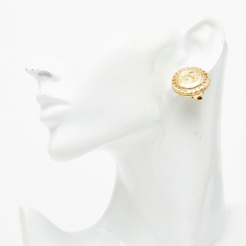 Chanel CC Logo Round Earrings Gold Plated — view 5