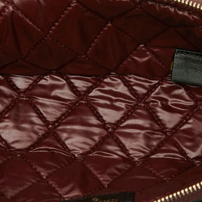 Chanel Quilted CC Logo Cosmetics Pouch Black Lambskin — view 8