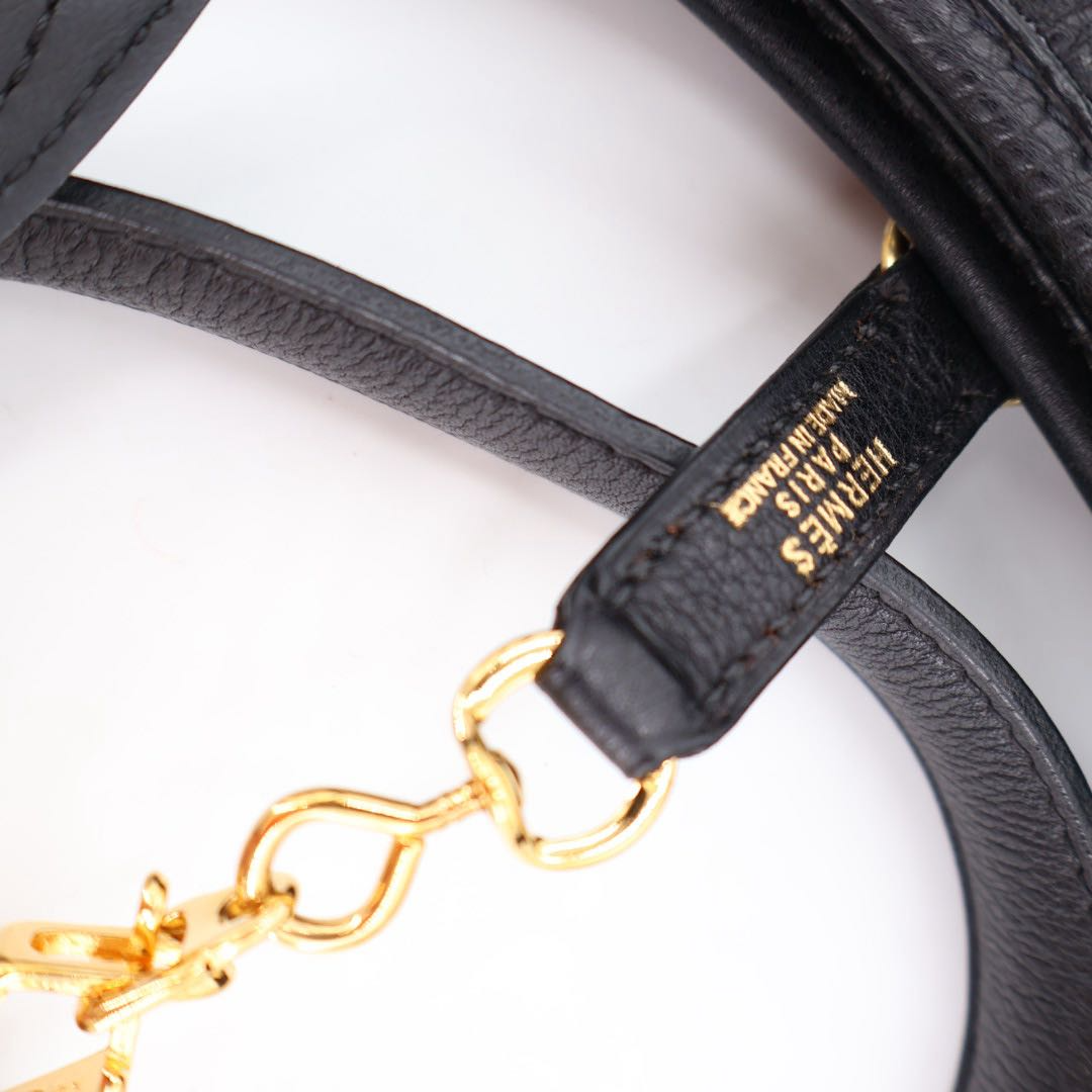 Hermes Trim 31 Black Leather Shoulder — view 2