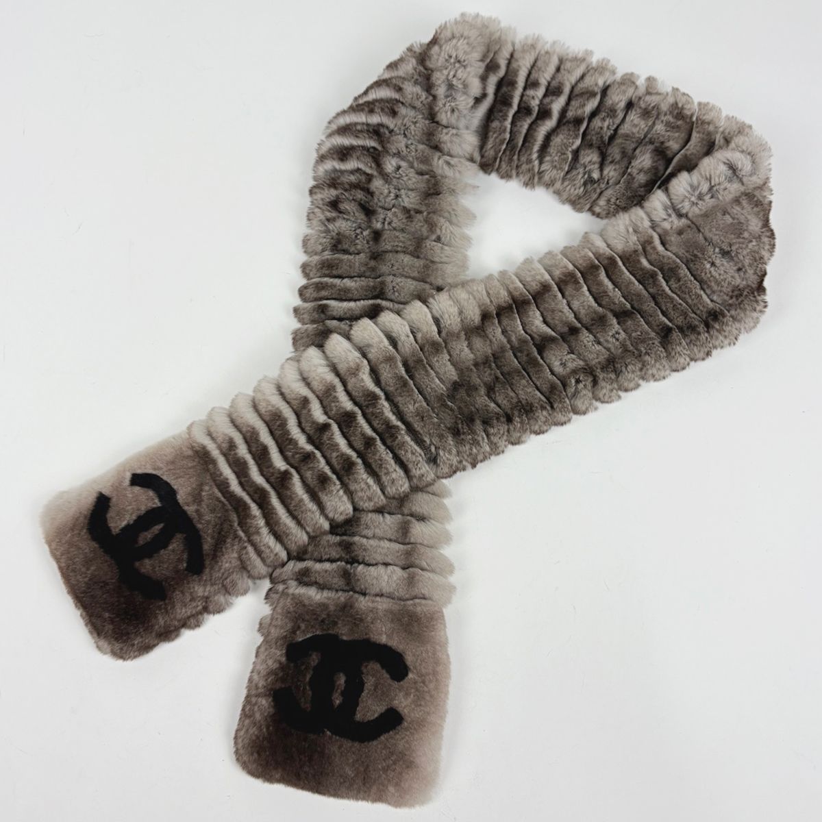 Chanel CC Logo Shawl Scarf Rabbit Fur Ori Rug Cashmere Brown White — view 3