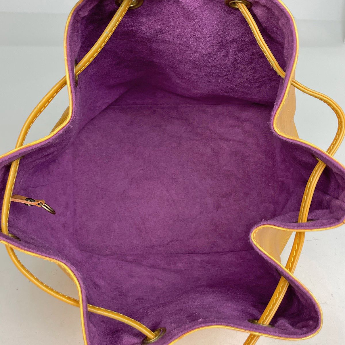 Louis Vuitton Drawstring Shoulder Bag Epi Tassiri Yellow — view 8
