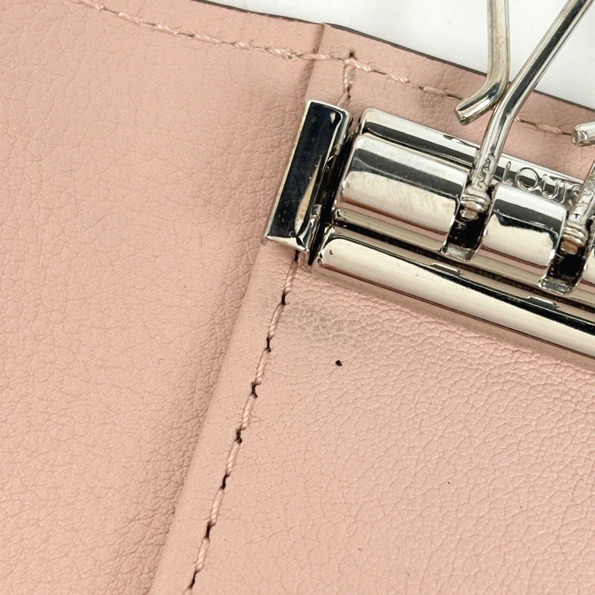 Louis Vuitton Multicles 4 Key Case Monogram Mahina Jasmine Pink Key Holder — view 5