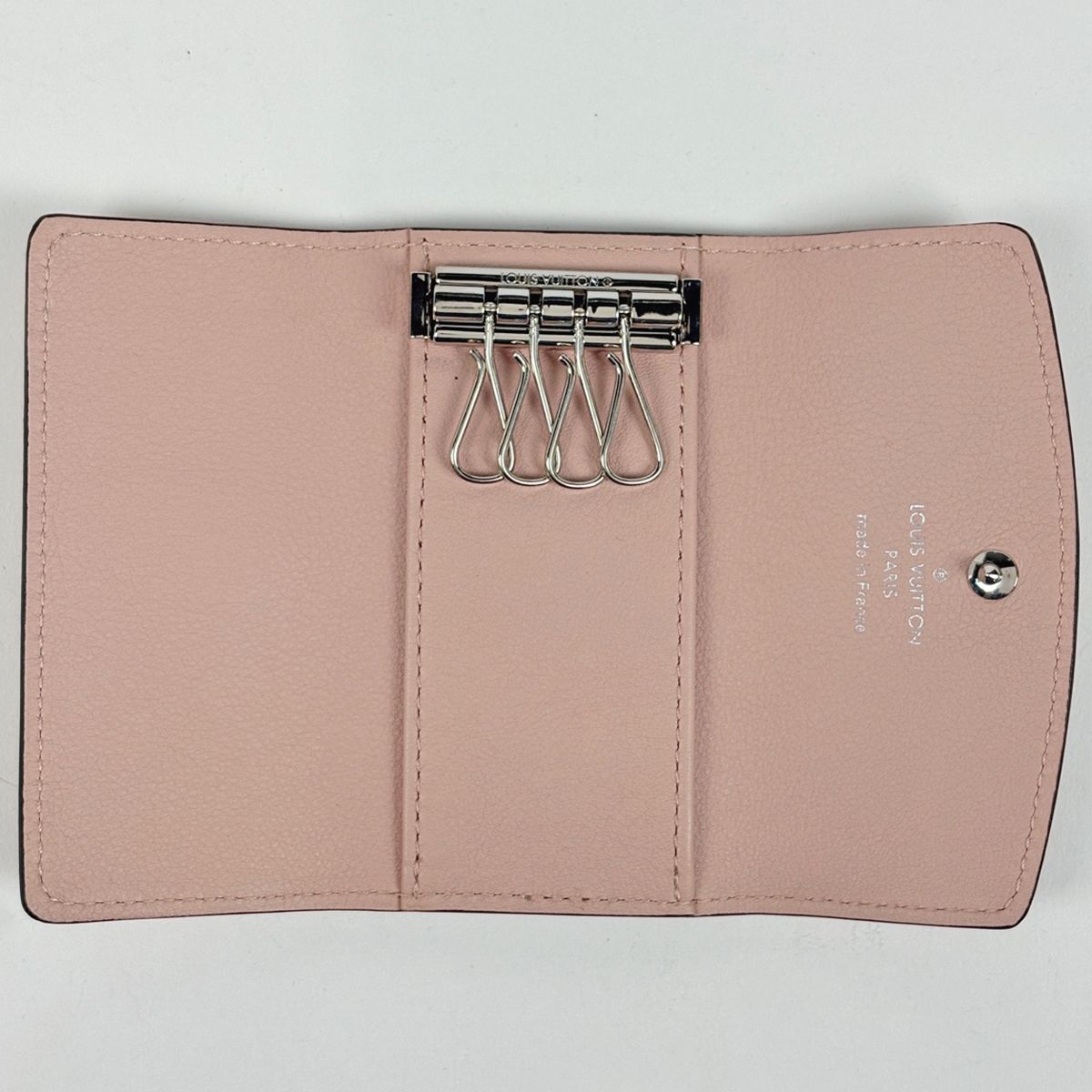 Louis Vuitton Multicles 4 Key Case Monogram Mahina Jasmine Pink Key Holder — view 6