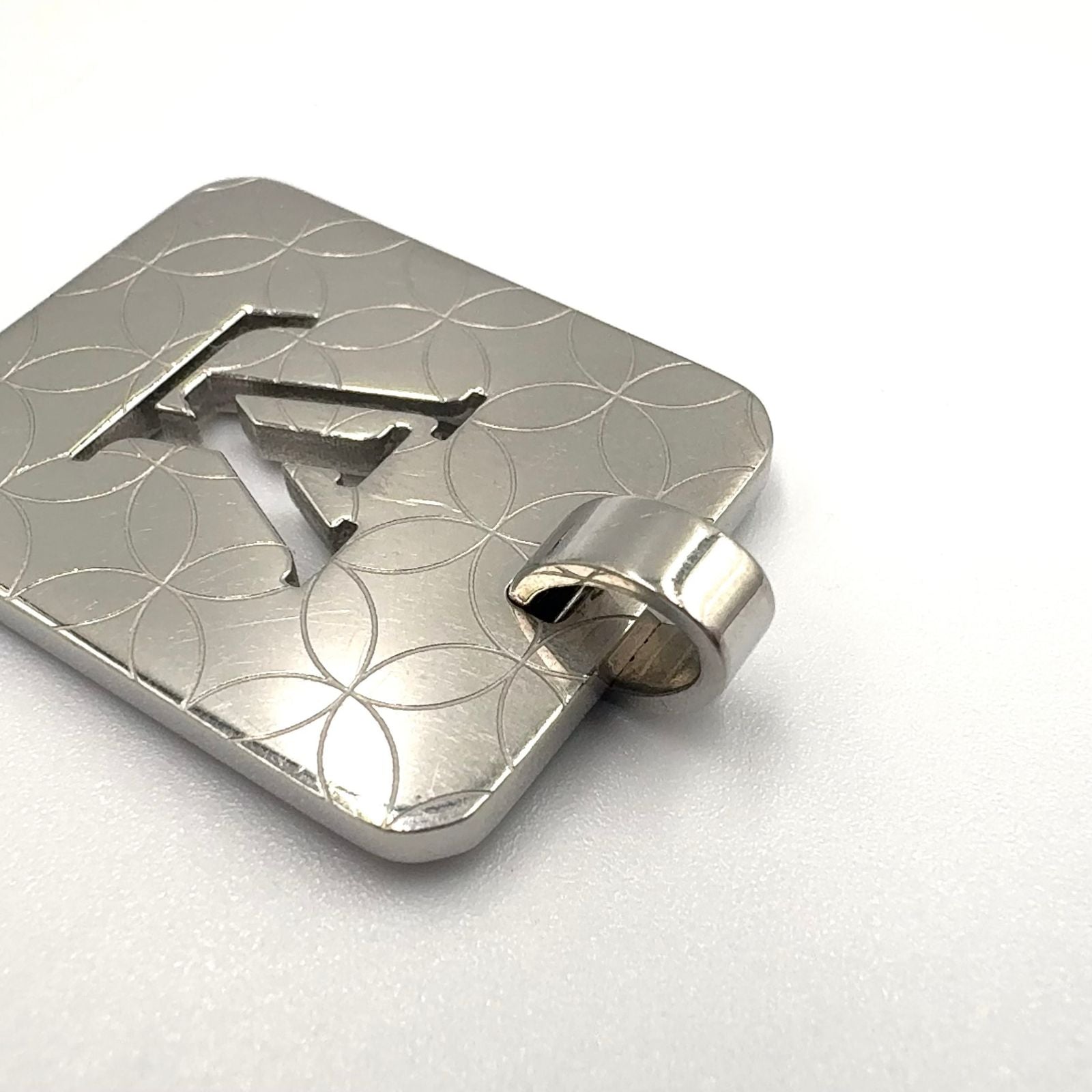 Louis Vuitton Pendentif Chien Cerise PM Metal Silver Pendant — view 4