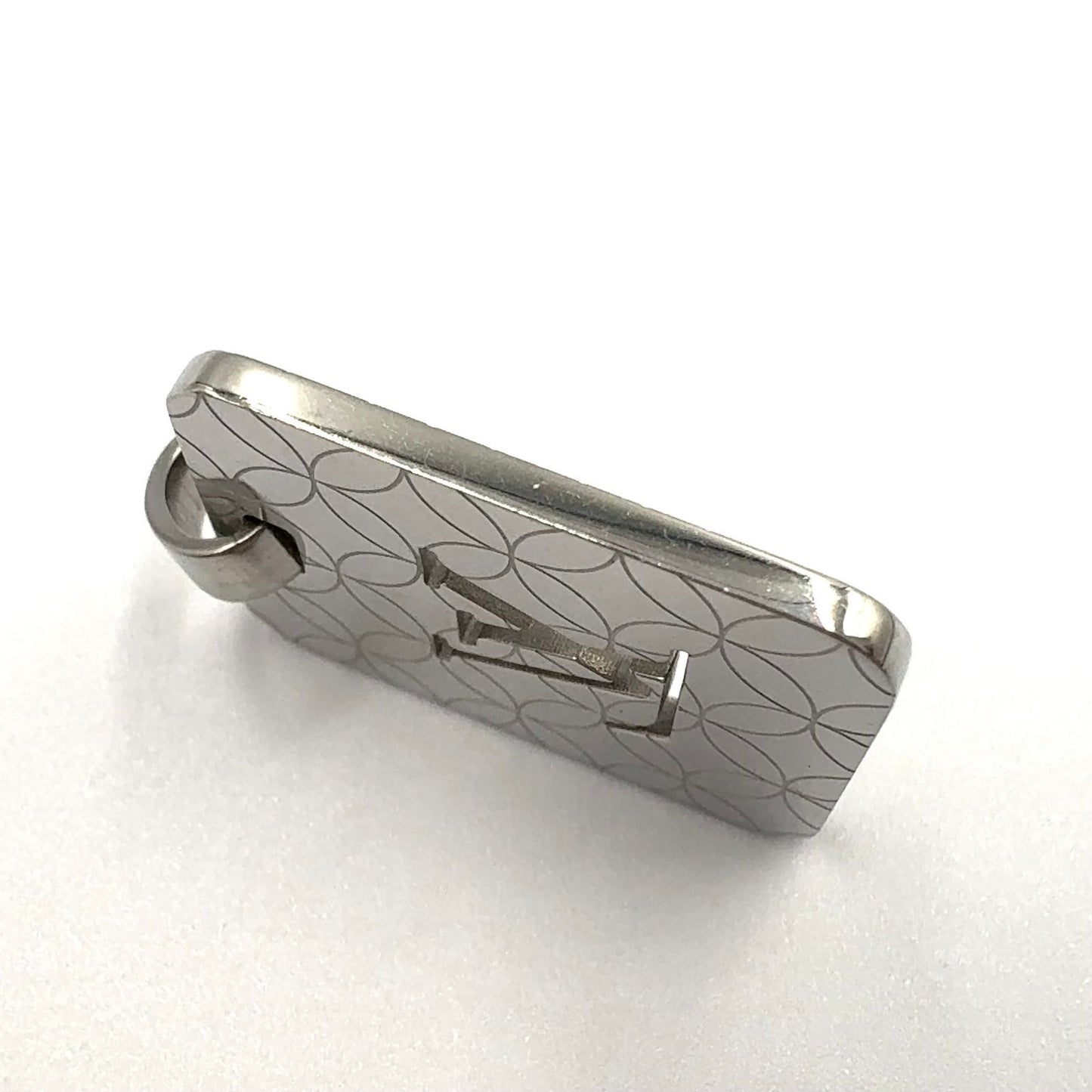 Louis Vuitton Pendentif Chien Cerise PM Metal Silver Pendant — view 5