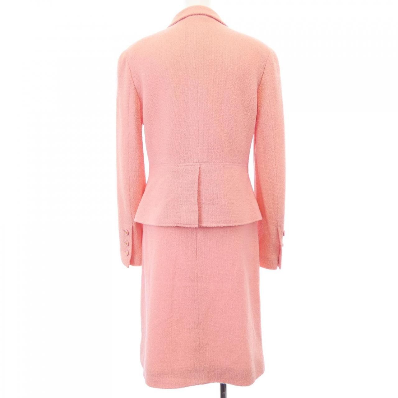 Chanel Vintage Suit Pink — view 2