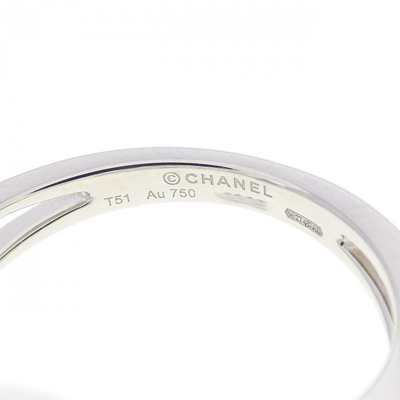 Chanel Camellia Ring White Gold — view 4