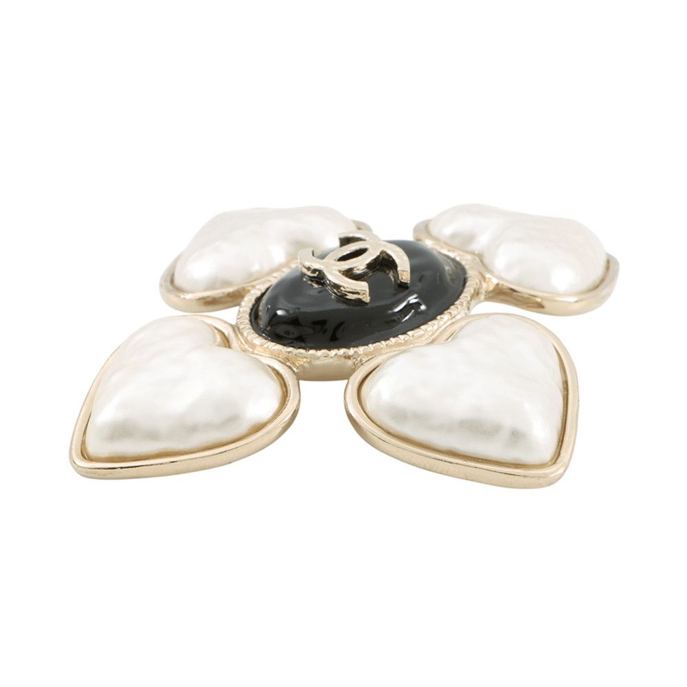 Chanel Brooch CC Logo Heart Faux Pearl 22 — view 2