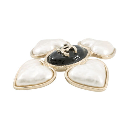 Chanel Brooch CC Logo Heart Faux Pearl 22 — view 2