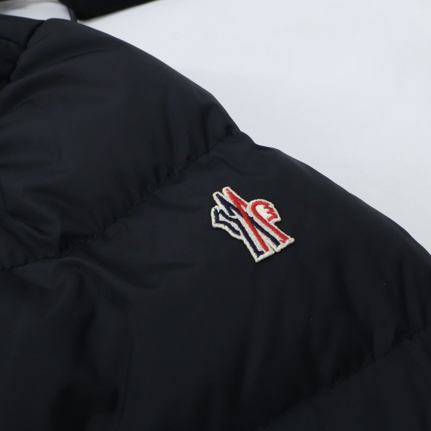 Moncler Grenoble Isorno Hoodie Down Jacket Suki — view 8