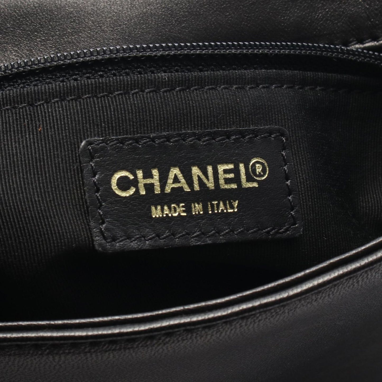 Chanel Shoulder Bag Choco Bar CC Logo Black Lambskin — view 4