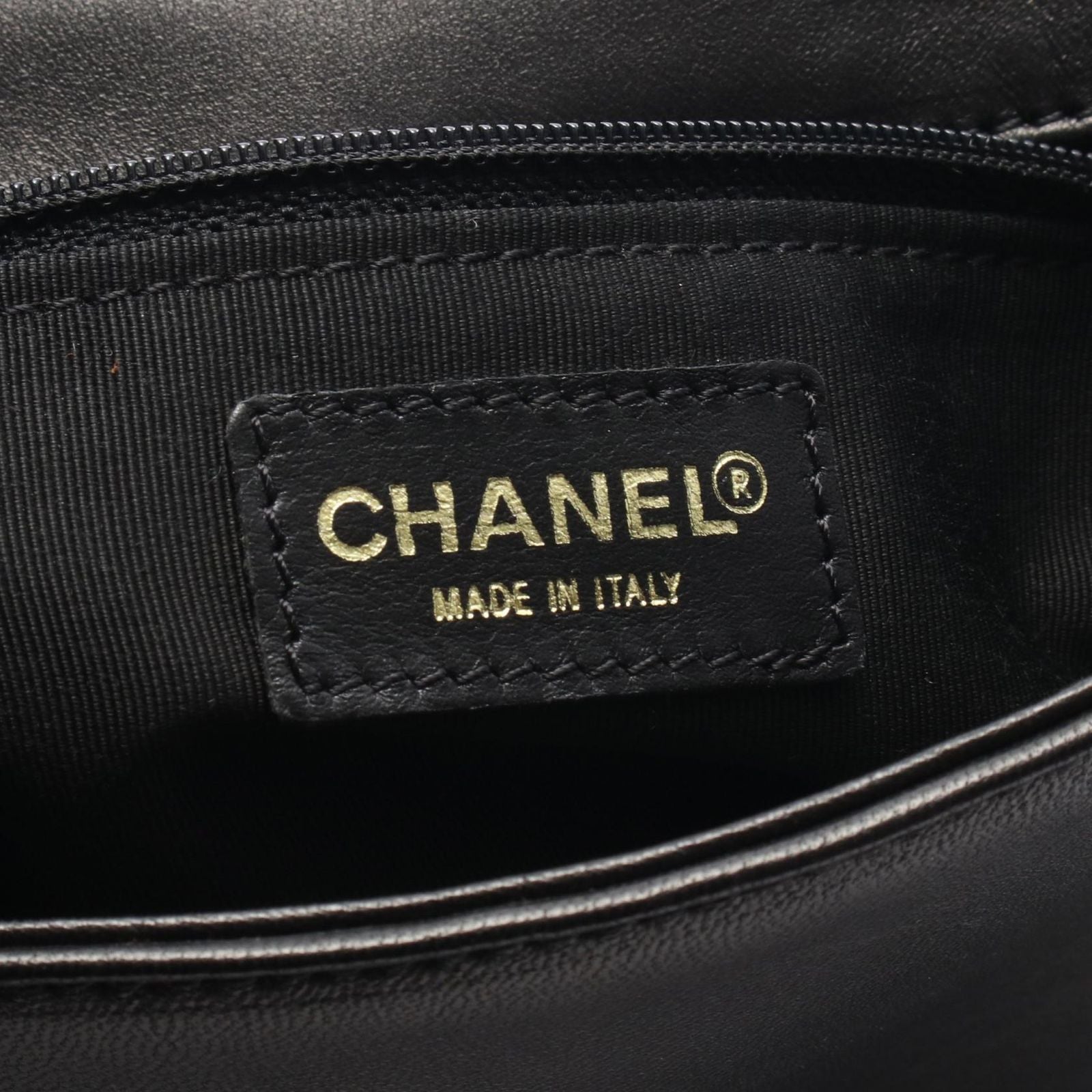 Chanel Shoulder Bag Choco Bar CC Logo Black Lambskin — view 4