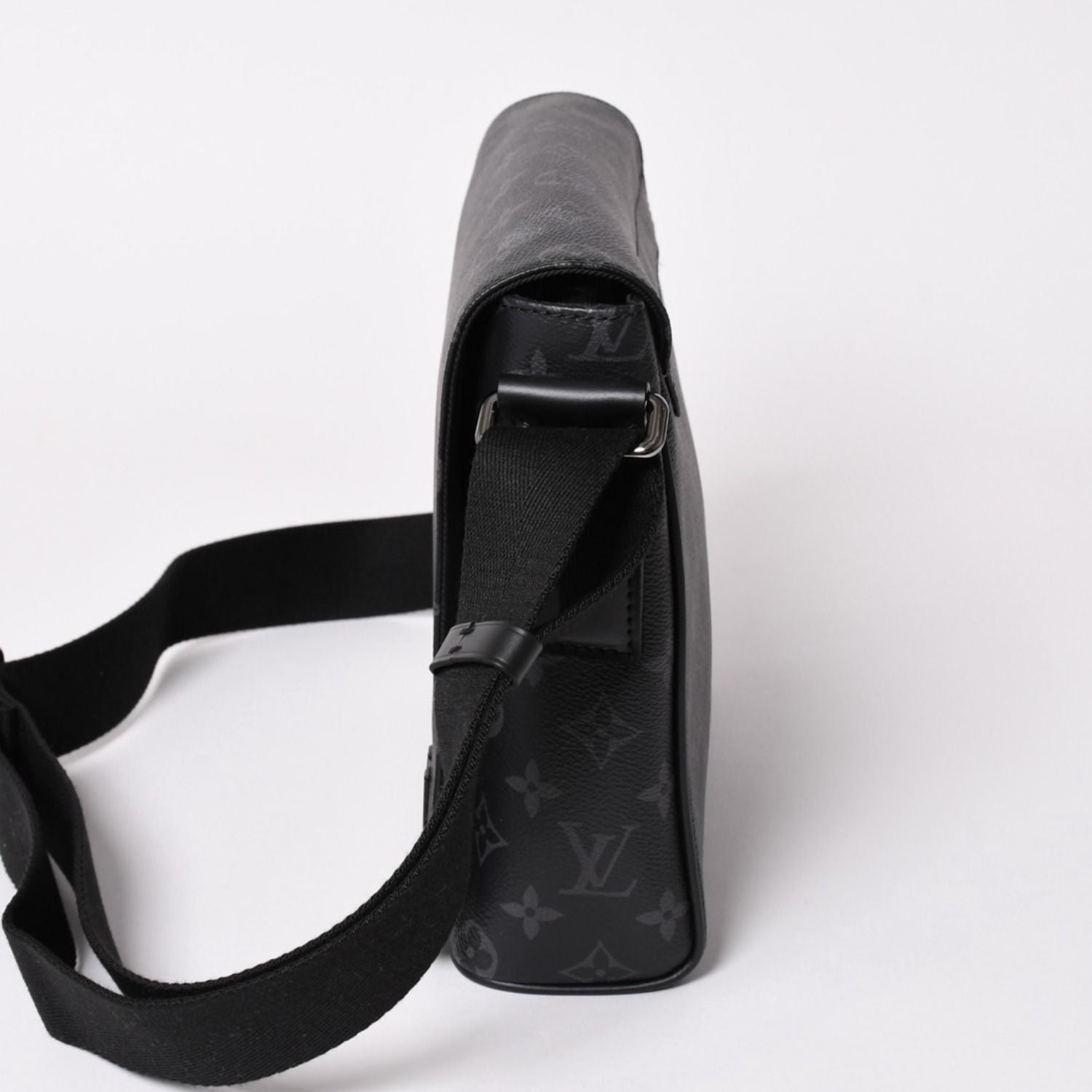Louis Vuitton District PM Shoulder Bag Monogram Eclipse Canvas — view 4