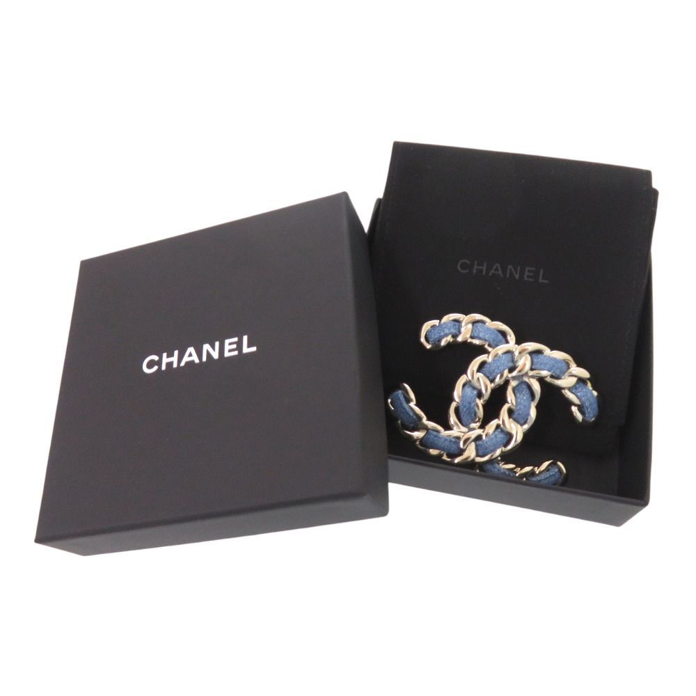 Chanel CC Logo Brooch Denim Metal Blue — view 2