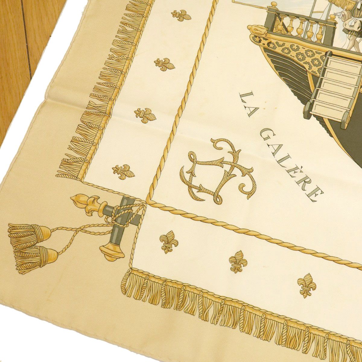 Hermes Carre 90 Scarf Vue du Carosse de Queen's Coronation Silk Beige — view 7
