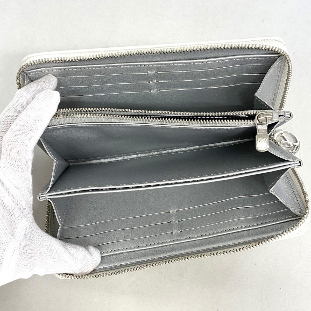Louis Vuitton Wallet Koussin Zippy White — view 3